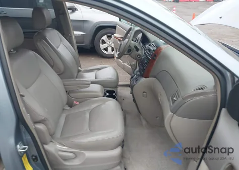 2004 Toyota Sienna Xle z USA, uszkodzony, nr VIN 5TDZA22C34S045170